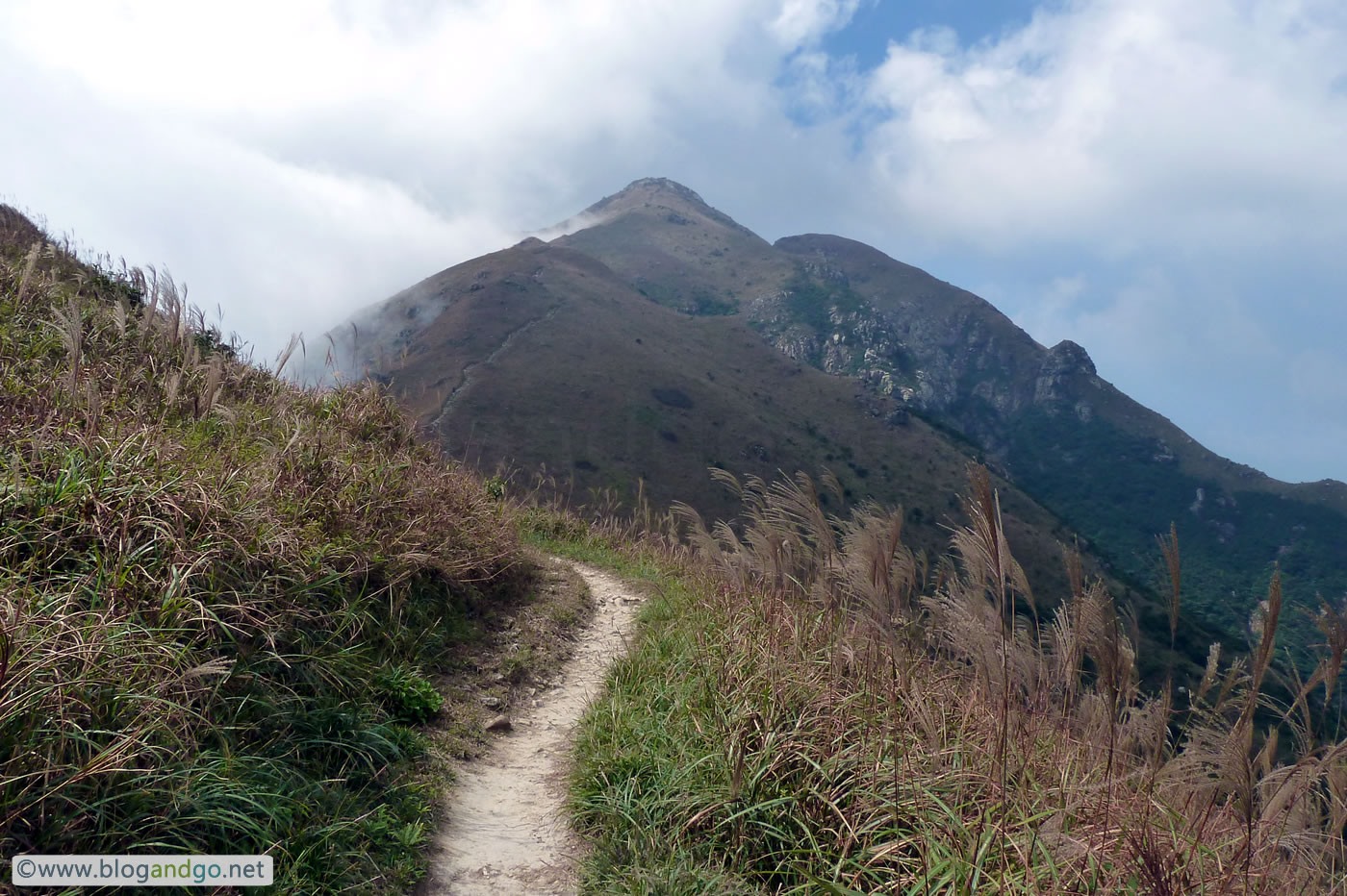 Lantau Trail - Just another bend